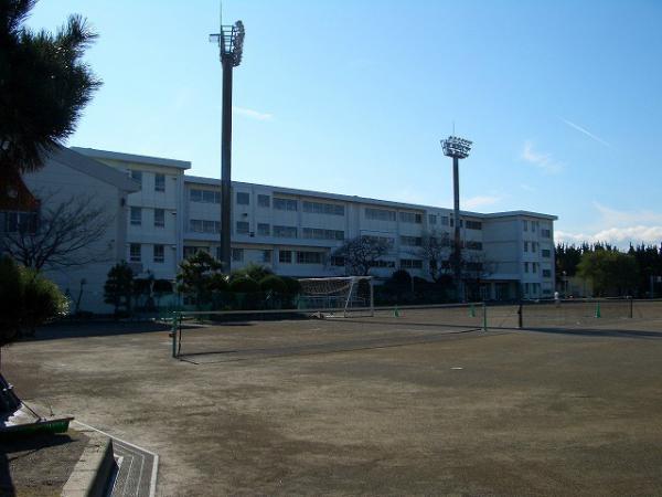 Junior high school. 1300m to Nakajima junior high school