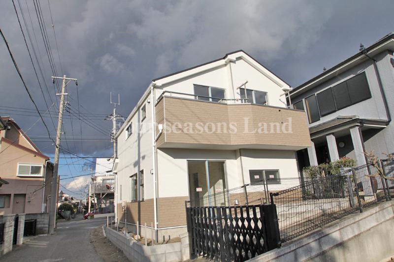 Local photos, including front road. Local (12 May 2013) Shooting