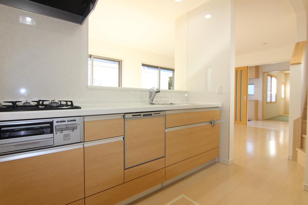 Kitchen. ○ 1 Building: Kitchen ・ With dish washing and drying machine ・ With built-in water purifier ・ Artificial marble counter