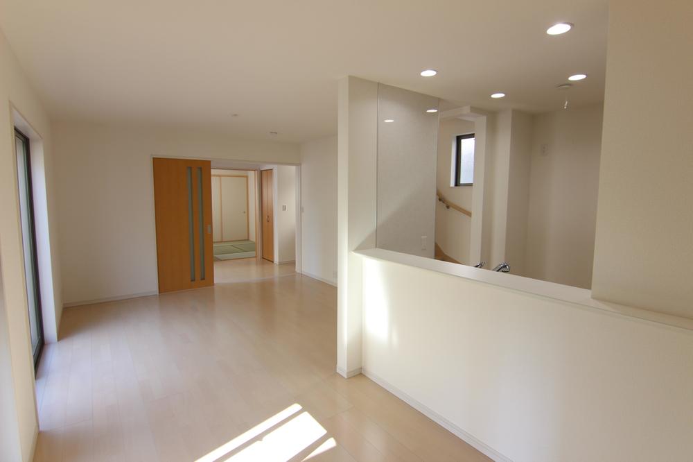 Living. ○ 1 Building: Dining, living ・ Popularity of living in a staircase type of 4LDK.