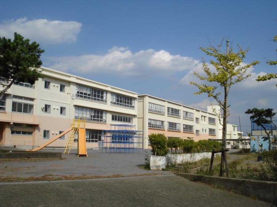 Primary school. Chigasaki City Nishihama to elementary school 1150m