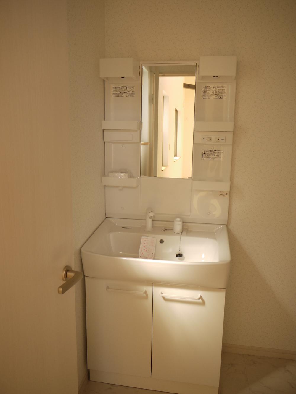 Wash basin, toilet. Indoor (February 2013) Shooting
