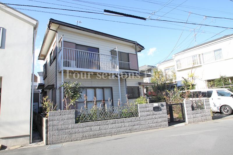 Local photos, including front road. Local (12 May 2013) Shooting