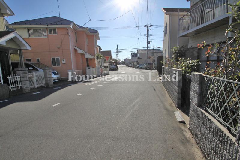 Local photos, including front road. Local (12 May 2013) Shooting