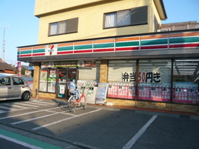 Convenience store. 720m to Seven-Eleven (convenience store)