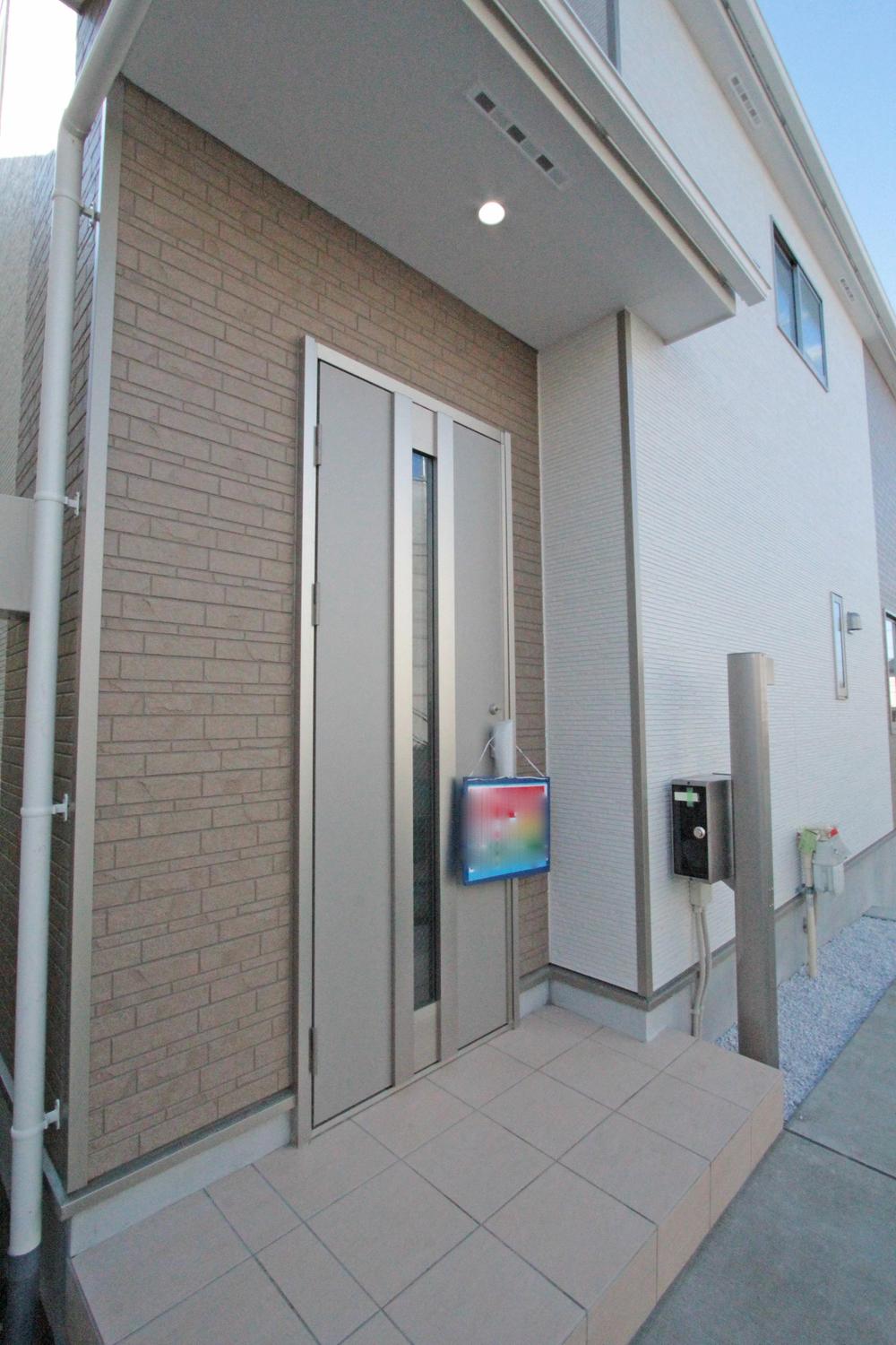 Entrance. 1 Building