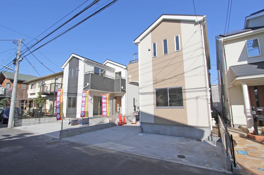 Local photos, including front road. Shooting from 3 Building side