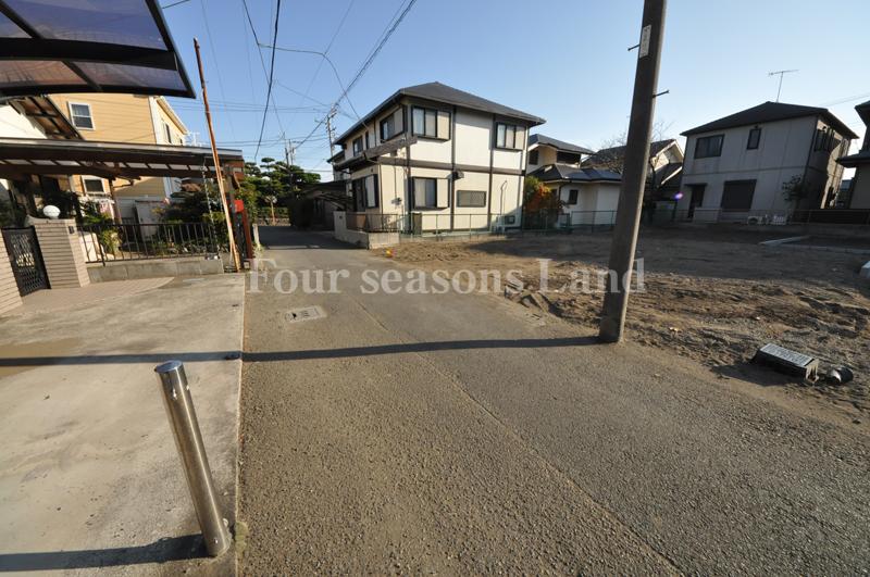 Local photos, including front road. Local (12 May 2013) Shooting