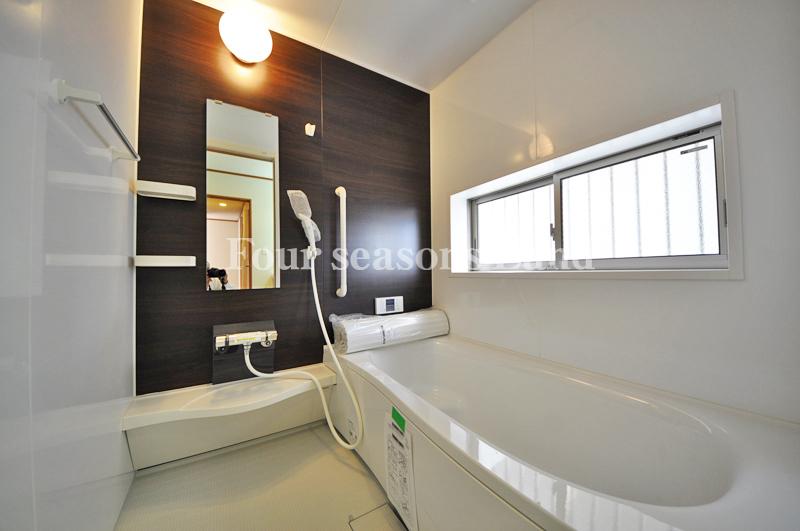 Bathroom. The company construction cases