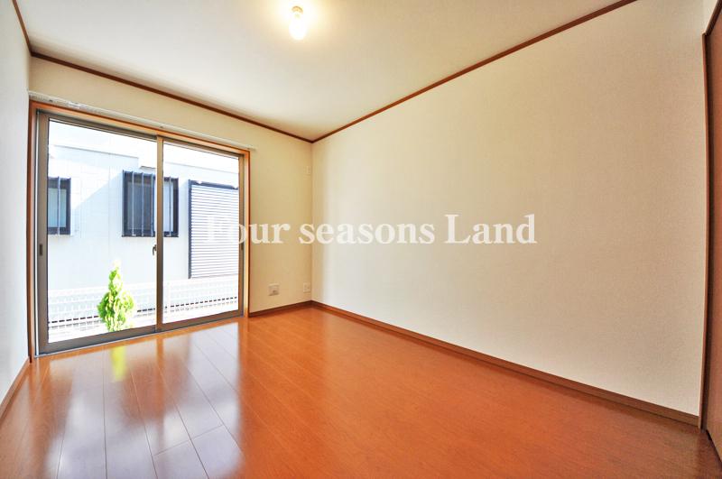 Non-living room. The company construction cases