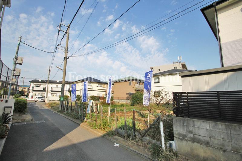 Local photos, including front road. Local (12 May 2013) Shooting