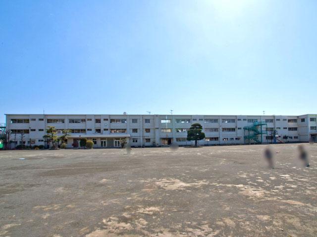 Primary school. Chigasaki City Tsurumine Elementary School