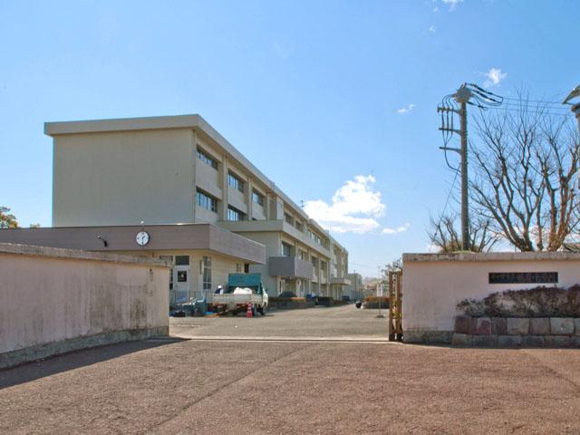 Junior high school. Tsurumine junior high school