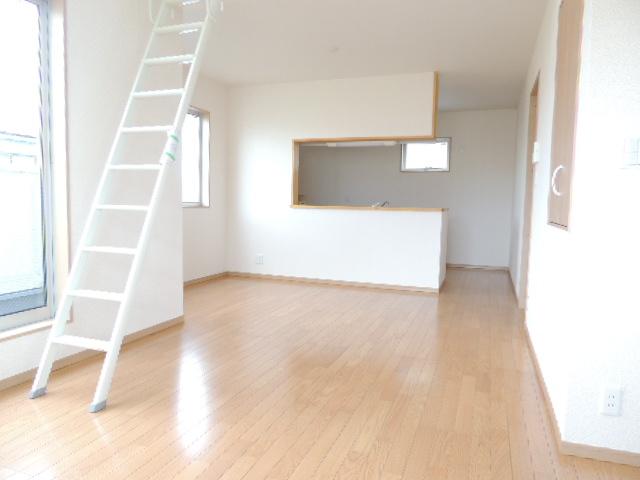 Living. Local (11 May 2013) Shooting