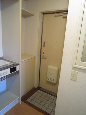 Entrance. With shoe box in the foyer