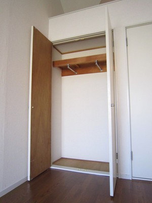 Receipt. Storage with a hanger pipe