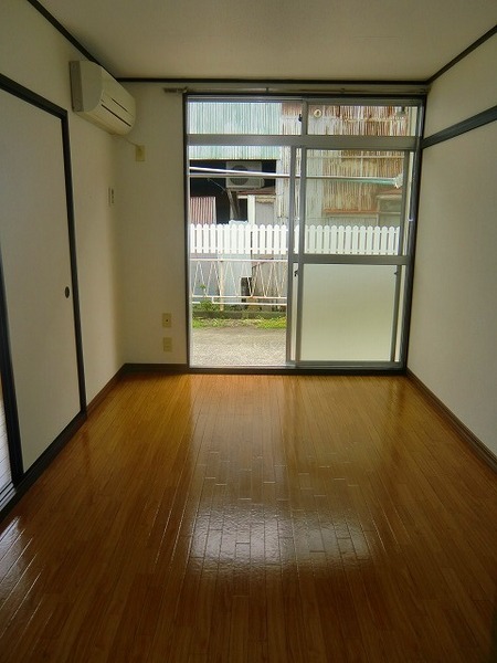 Other room space. Western-style 6 Pledge