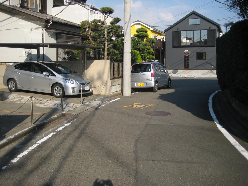 Local photos, including front road. Local (10 May 2012) shooting