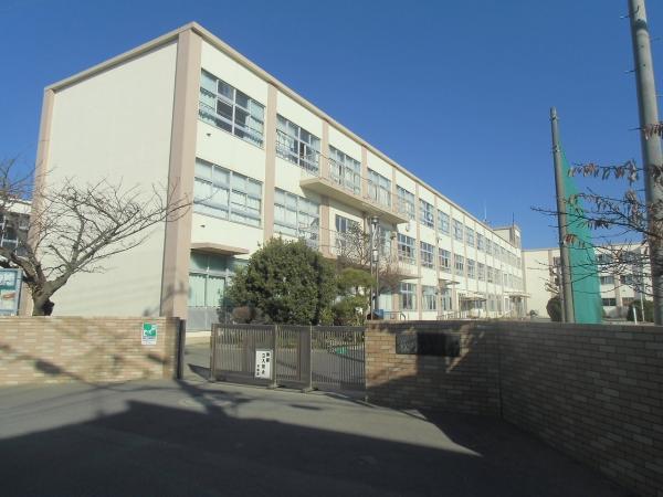 Junior high school. Matsunami junior high school 160m to
