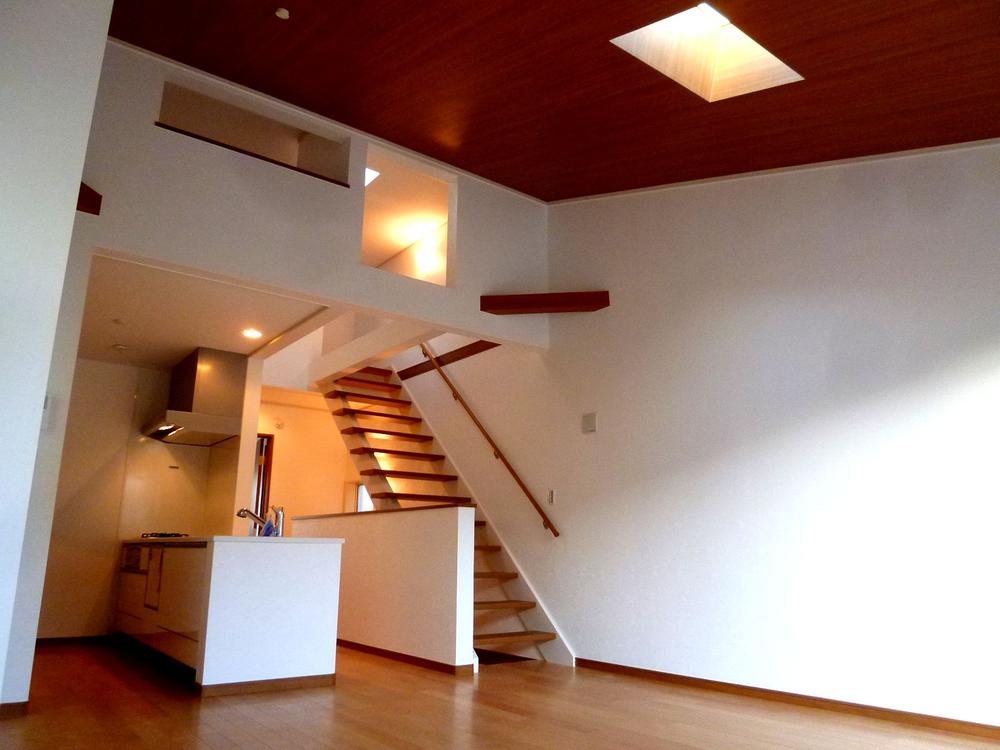 Living. Stairs of skeleton ・ Skylight ・ Hollowed out walls, etc., Design that take advantage of the space from playing the eyes. Also it makes you feel a warmth in the urban atmosphere by placing the tree in everywhere.