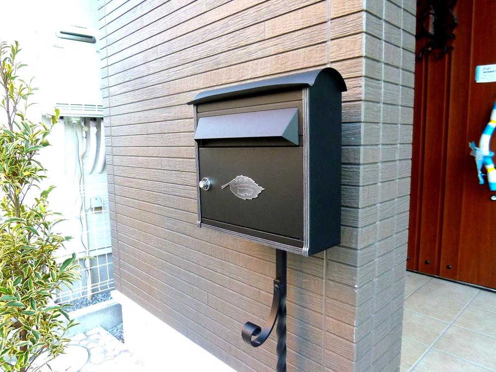 Local appearance photo. Lovely post.