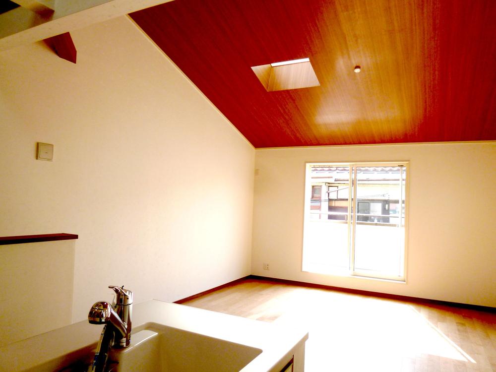 Living. It will produce a space in which wood paste of the ceiling is a calm.