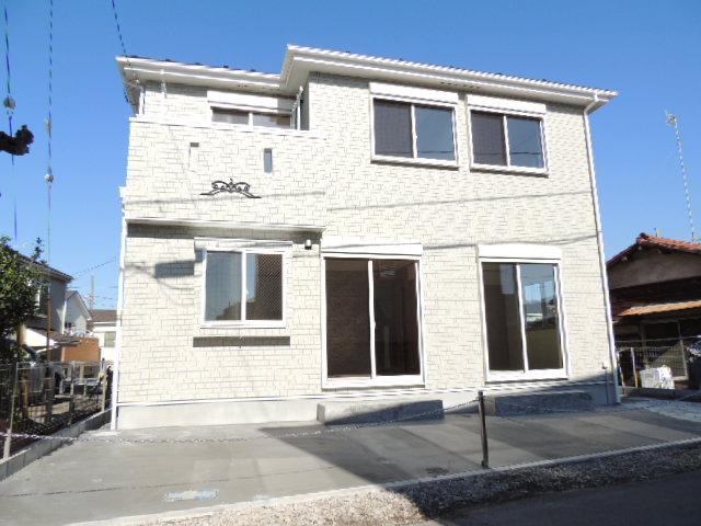 Local appearance photo. Local (11 May 2013) Shooting