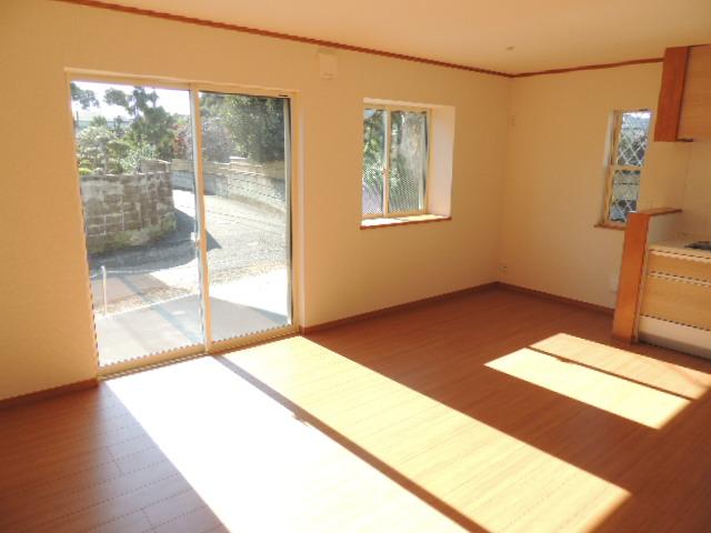 Living. Local (11 May 2013) Shooting