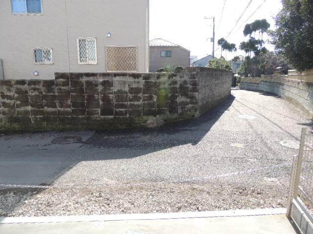 Local photos, including front road. Local (11 May 2013) Shooting