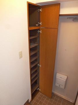 Receipt. A similar type separate room photo