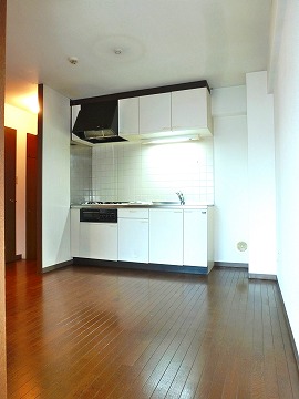 Kitchen. A similar type separate room photo