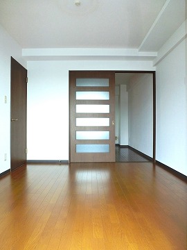 Living and room. A similar type separate room photo