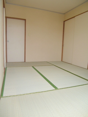 Living and room. 6-mat Japanese-style room with a calm There is between the storage 1