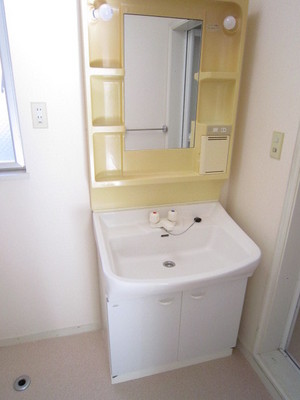 Washroom. Independent wash basin