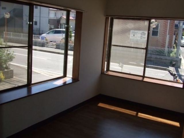 Living and room. It is a two-sided lighting.