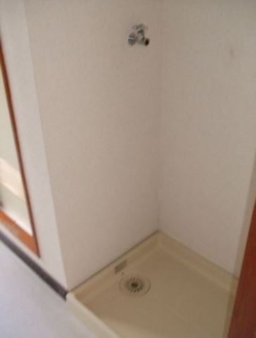 Other room space. It is washing bread.