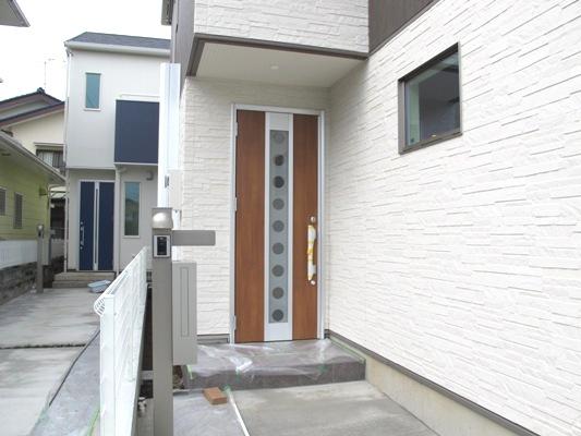 Entrance. Local (10 May 2013) Shooting