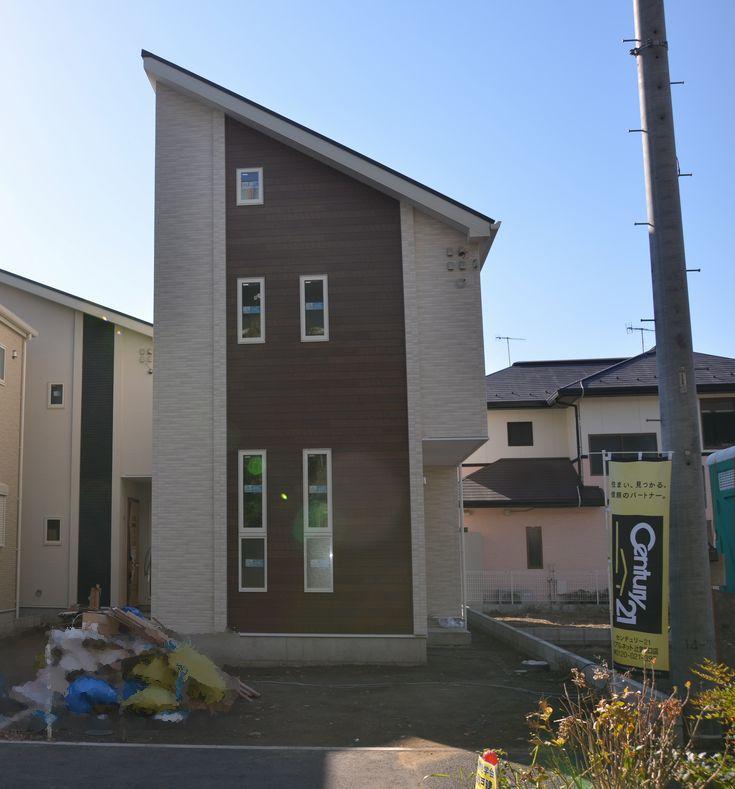 Local photos, including front road. Local (12 May 2013) Shooting