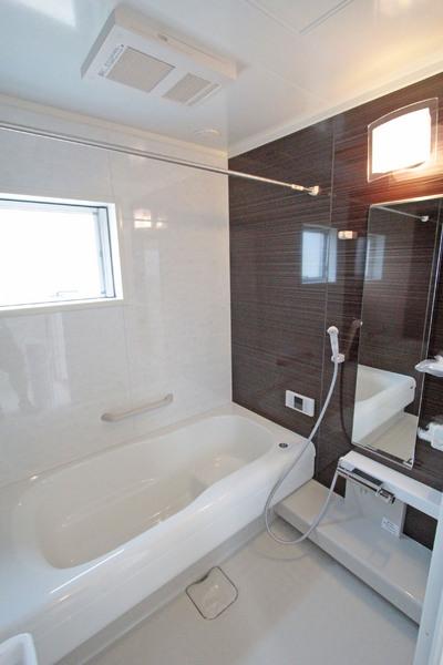 Same specifications photo (bathroom). Same house builders construction results