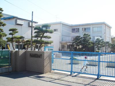 Primary school. Chigasaki City Hamasuka to elementary school 1337m