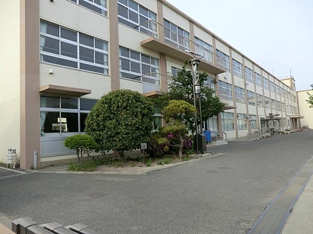 Junior high school. Chigasaki City Matsunami until junior high school 836m