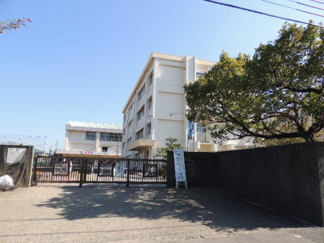 Primary school. Chigasaki City Owada to elementary school 412m