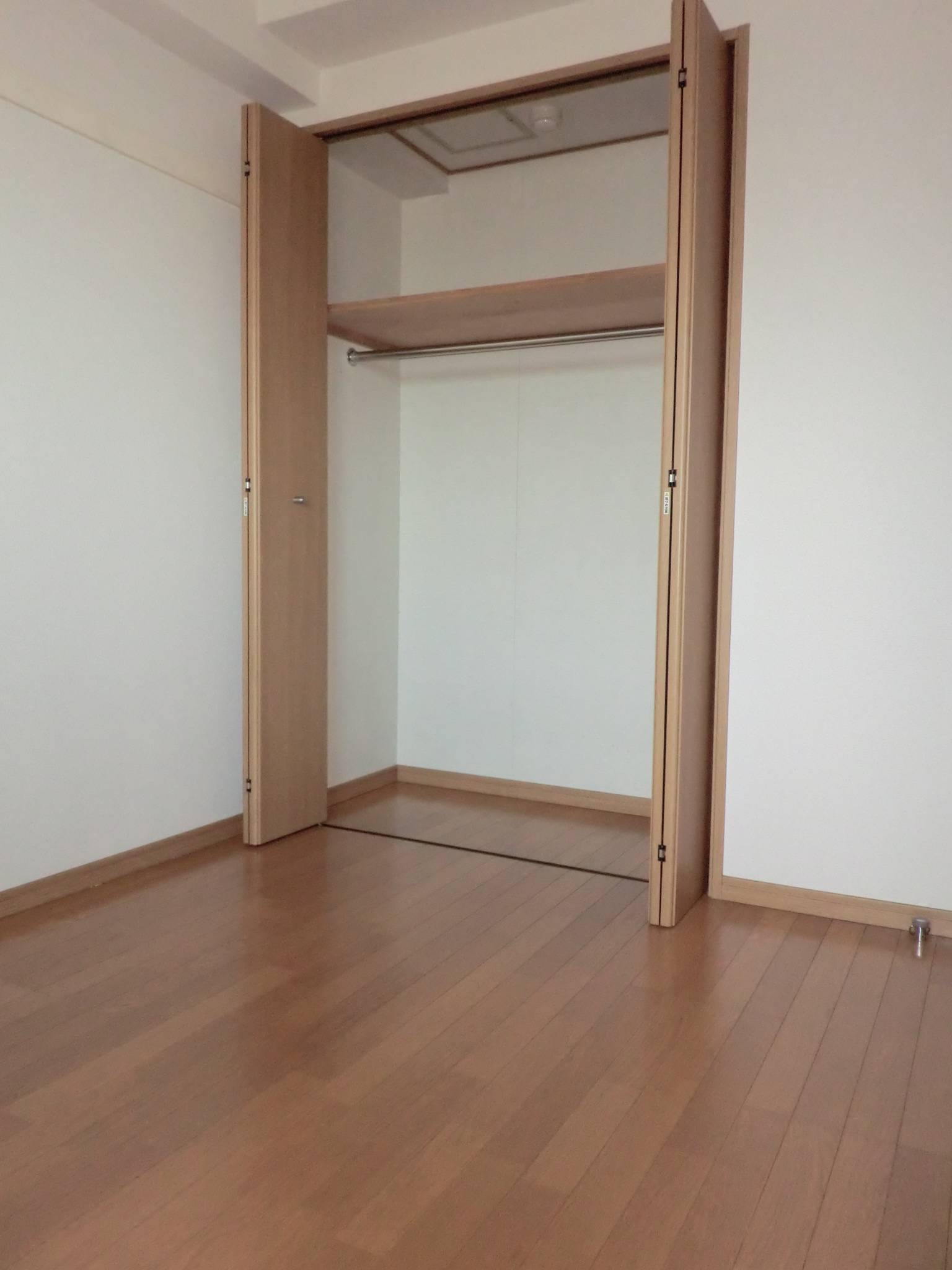 Living and room. Western-style 4.8 tatami mats (2)  The same type ・ It will be in a separate dwelling unit photos.