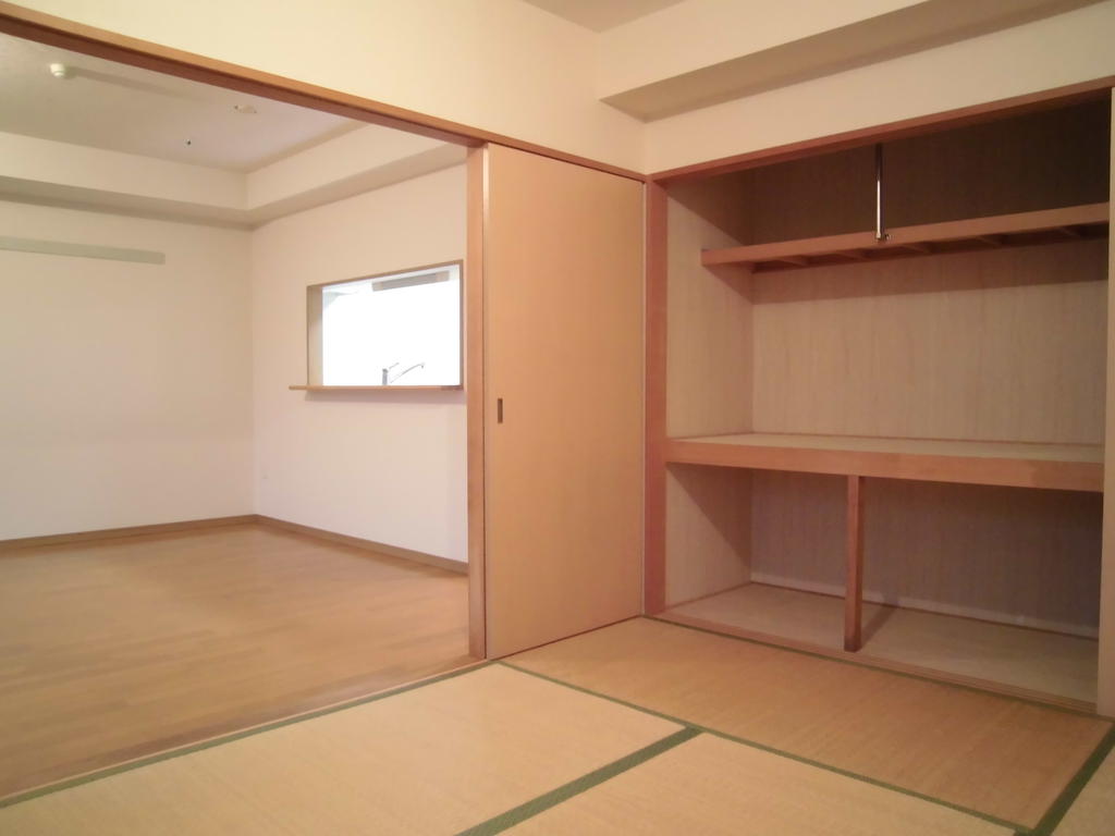 Living and room. Japanese-style room 6.0 tatami