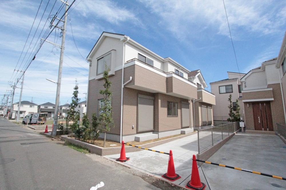 Model house photo. Same house builders construction results