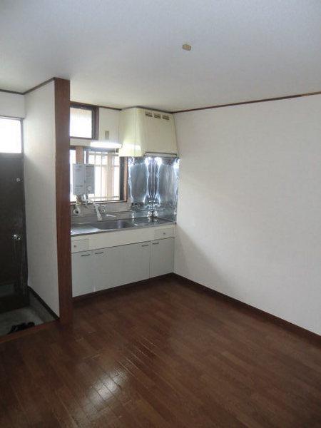 Living and room. It puts dining set