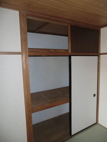 Receipt. Storage closet of large capacity!
