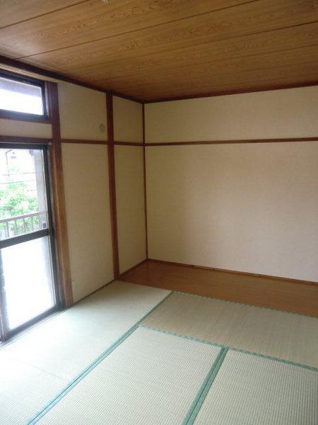 Other room space. Upbeat atmosphere