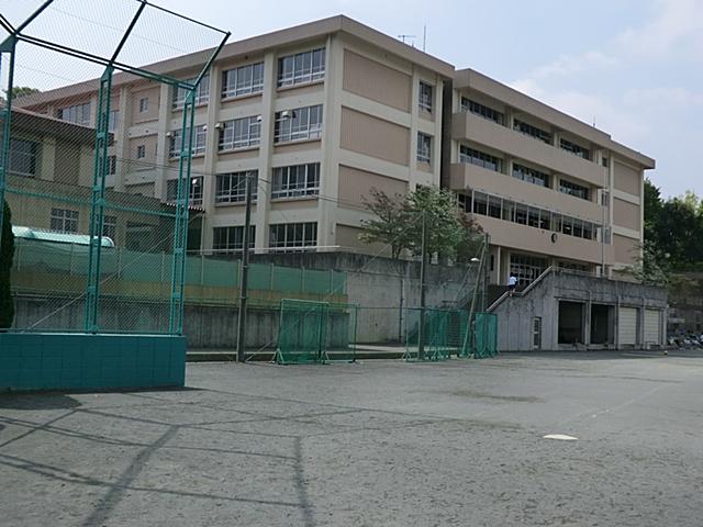Junior high school. Chigasaki City Akabane until junior high school 1256m
