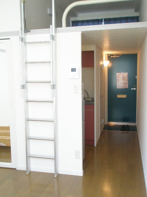 Living and room. Popular with loft ・ Flooring is the floor.